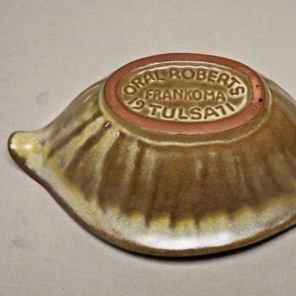 Frankoma Pottery Plainsman Brown Set of 2 Oral Roberts 1971 Candle Stick Holders - Picture 12 of 13